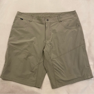 Kuhl Men’s Size 40 Nylon‎ Hiking Shorts Khaki Zip Pockets 11.5" Inseam